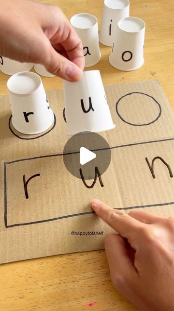 Fynn Sor | Happy Tot Shelf on Instagram: "Grab some paper cups and make this simple letter matching activity! Extend the learning for older preschoolers by turning it into a phonics activity: have your child tap each cup and say out each letter sound. Then, quickly blend the three letter sounds to read the CVC word! 👉🏻 Recommended for 2 to 7 years old. ⭐️ Follow @happytotshelf for more simple, engaging home learning activities for kids！ . . #homelearning #funlearning #learningisfun #toddleractivities #preschoolactivities #handsonlearning" Phonics Activity For Preschool, Activity For Three Year Old, Cvc For Kindergarten, Simple Activity For Preschoolers, I Phonics Activities, 3 Letter Word Activities, Phonic Activity For Preschool, Easy Learning Activities Preschool, Sound S Activities