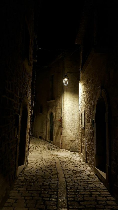 Fantasy Alleyway, Dark Alley Aesthetic, Dark Street Aesthetic, Interrogation Room, Dark Alleyway, Dark Alley, Dark City, Dark Places, Dark Photography