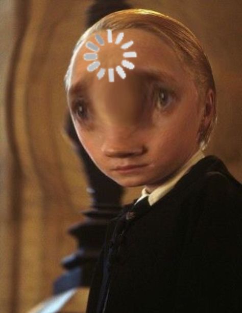 Draco Malfoy Funny Face, Funny Draco Malfoy, Draco Funny, Peeves Harry Potter, Tom Felton Funny, Draco Aesthetic, Hp Photos, Draco Malfoy Funny, Memes Harry Potter