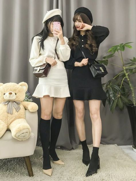 Twin Fashion, Adrette Outfits, Twins Fashion, Bestie Outfits, Matching Outfits Best Friend, Korean Best Friends, Bff Outfits, Twin Outfits, Korean Girl Fashion