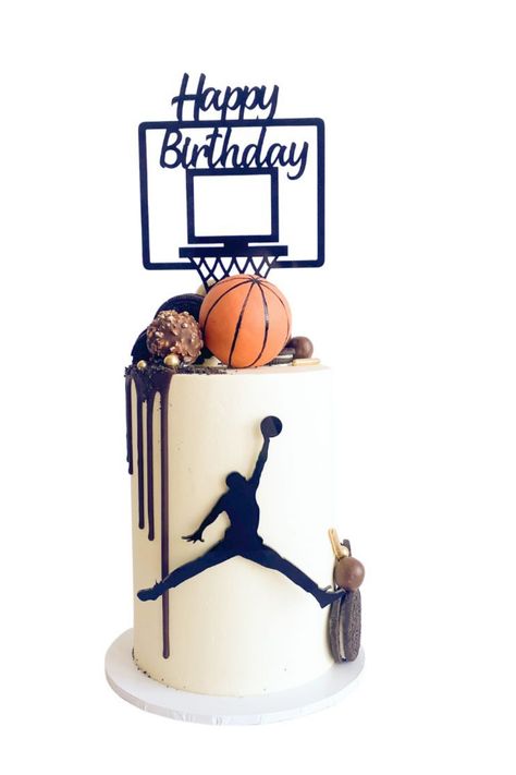 Super charge your basketball cake with our basketball hoop cake topper with matching basketball player fropper (sits on the front of the cake).  This is sure to get the birthday boy or girl smiling! Birthday Cake 10 Boy, Basketball Cake Design Birthday, Basketball Cake Ideas Boys, Basketball Hoop Cake, Basketball Cake Design, Basketball Cake Ideas, Basketball Theme Cake, Happy Birthday Basketball, Basketball Cake Topper