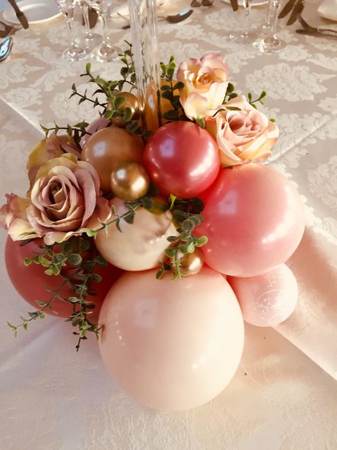 Balloons And Flowers, The Colour Purple, Balloon Centerpiece, Deco Ballon, Wedding Balloon Decorations, Party World, Diy Balloon Decorations, Balloon Arrangements, Balloon Centerpieces