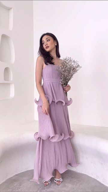 Lilac Dress Wedding Guest, Light Lavender Bridesmaid Dresses, Lilac Wedding Guest Dress, Lilac Dress Bridesmaid, Lilac Dress Aesthetic, Lilac Dress Outfit Wedding, Lavender Dress Outfit, Lavender Long Dress, Light Purple Bridesmaid Dresses