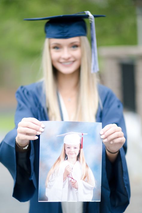 Highschool Graduation Pictures Ideas, Graduation Picture Ideas Teacher, College Graduation Pictures Teacher, High School Graduation Photoshoot Ideas, Teacher Graduation Pictures, Fun Graduation Pictures, Graduation Pictures Poses, Couple Graduation, College Grad Pictures