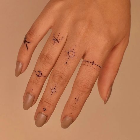 50 Beautiful Finger Tattoo Ideas for Women – May the Ray Hand Tattoos Minimal, Sun Finger Tattoo, Fine Line Finger Tattoo, Glow Tattoo, Lucky Tattoo, Tato Minimal, Small Finger Tattoos, Tato Henna, Finger Tattoo For Women