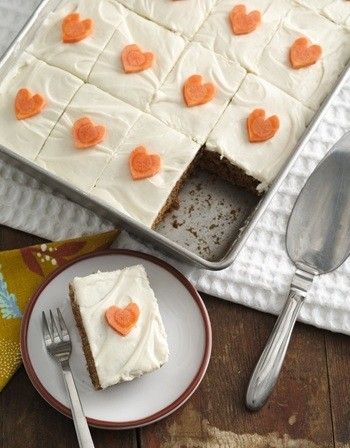 Heart Shaped Carrot Cake Betty Crocker Carrot Cake, Carrot Cake Dessert, Carrot Cake Recipe Easy, Easy Carrot Cake, Carrot Cake Recipe, Classic Cake, Köstliche Desserts, Betty Crocker, Popular Recipes