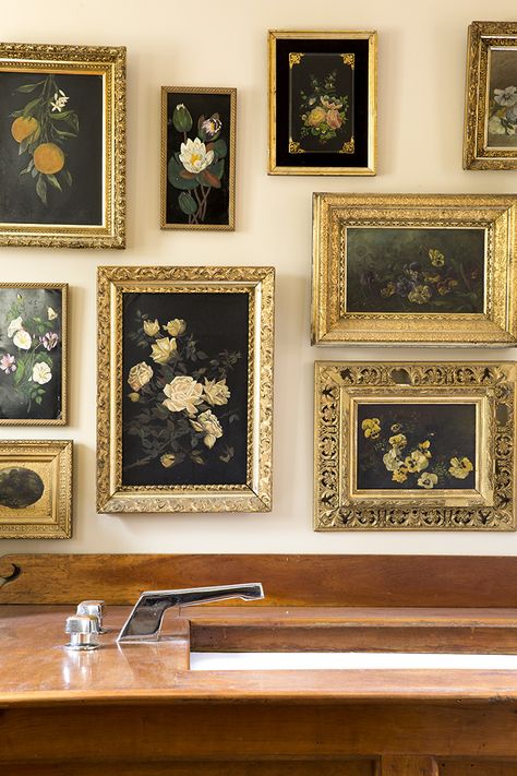 Three Decades of Antiques At Home in Lafayette, New Jersey Women Apartment, Gold Frame Gallery Wall, Gold Gallery Wall, Organization Apartment, Girly Apartments, Style Apartment, Rooms Decor, Gold Frame Wall, Framed Pictures