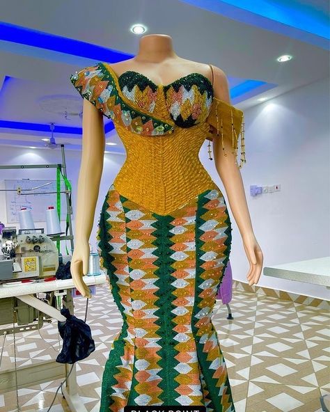 Corset Kente Styles, Ladies Gown Designs, African Kente Styles For Engagement, Kente Styles Ghana Women, Kente Styles For Older Women, Kente Dress Styles For Engagement, Kente Styles For Engagement Ghana, African Ladies Fashion, Kente Dress Styles Classy