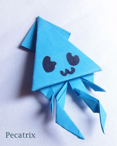 sticky note origami - Google Search Note Origami, Sticky Note Crafts, Sticky Note Origami, Notes Project, Notes Craft, Origami Fish, Origami And Kirigami, Cool Art Projects, Diy Origami