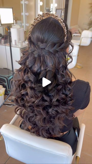 Kira Arvizu on Instagram: "Quinceanera half up half down 💗" Hairstyles For Quinceanera Down, 26th Birthday Hairstyles, Quince Half Up Half Down Hairstyles With Crown, Crown Hairstyles Tiaras, Half Up Quince Hairstyles, Hairstyles For Medium Length Hair Quince, Quinceanera Hairstyles Front And Back, Quinceanera Half Up Half Down Hairstyles, Quince Hair With Crown