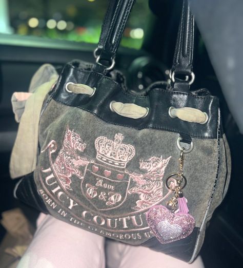 Juicy Daydreamer, Juicy Couture Purse, Girly Bags, Couture Handbags, Mk Bags, 2000s Fashion Outfits, Juicy Couture Bags, Pretty Bags, Cute Purses