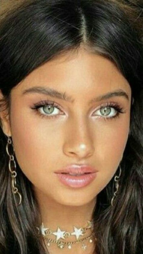 Uma beleza angelical!! Photos Of Eyes, Lovely Eyes, Women Faces, Exotic Women, Portrait Photos, Stunning Eyes, Gorgeous Eyes, True Art, Lip Art