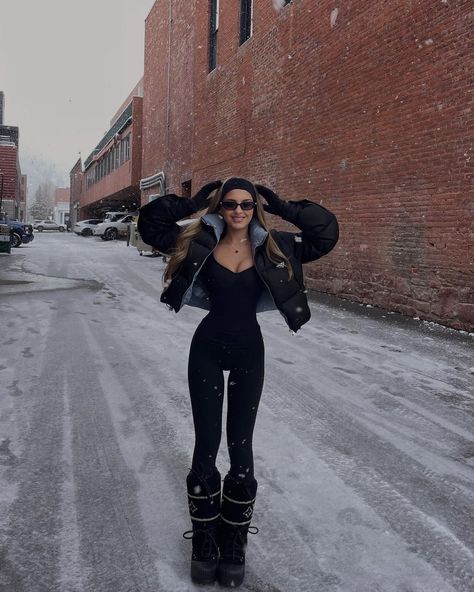 Instagram photo by Lexi Rivera • Jul 24, 2024 at 1:57 PM Mode Au Ski, Ski Trip Outfit, Snow Day Outfit, Lexi Rivera, Ski Outfit, Winter Fashion Outfits Casual, Snow Outfit, Cold Outfits, Skiing Outfit