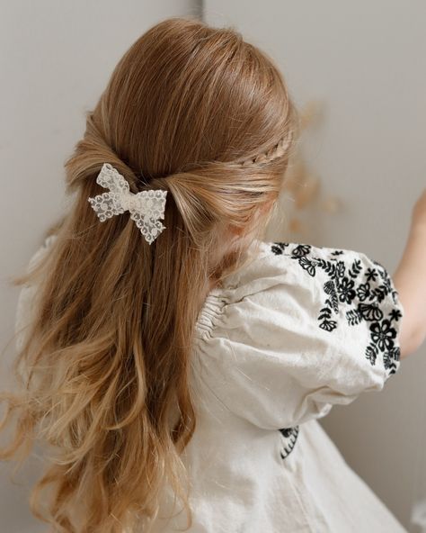 One of our new collection best sellers ✨ The Madeleine Lace Bow is dainty and elegant, and is the perfect size for clipping back little fringes, adding to pigtails or finishing pretty updo styles! Swipe to see how @angeliquexxy has styled this bow at the back of this adorable hairstyle. Available in singles and pigtail sets. ✨ TAP TO SHOP ✨ or visit bowsocute.co #HandmadeBows #HandmadeBaby #babygirl #BowSoCute #GirlMum #HairBows #NeutralBaby #OversizedTopknots Cute Kid Hairstyle, Bow Clip Hairstyle, Hair Bow Styles, Kids Party Wear Dresses, Blonde Babies, Kids Party Wear, Whimsical Dress, Cute Engagement Photos