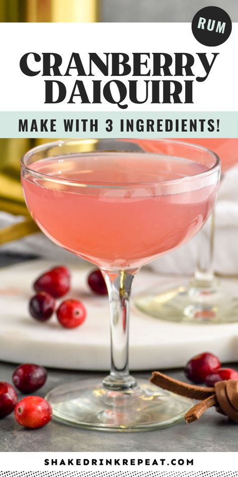 Cranberry Detox Drink, Appetizer Night, Cranberry Cocktails, Cranberry Cocktail Recipe, Vodka Cranberry Cocktail, Hot Buttered Rum Recipe, Shake Drink, Drinks With Cranberry Juice, Cranberry Lemonade