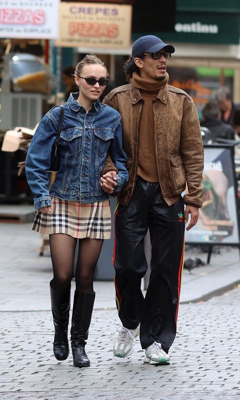 Burberry Skirt Outfit, Burberry Street Style, Denim Skirt With Boots, Plaid Pleated Skirt Outfit, Lily Rose Depp Outfits, Lily Rose Depp Style, Burberry Skirt, Mini Pleated Skirt, Stockings Outfit