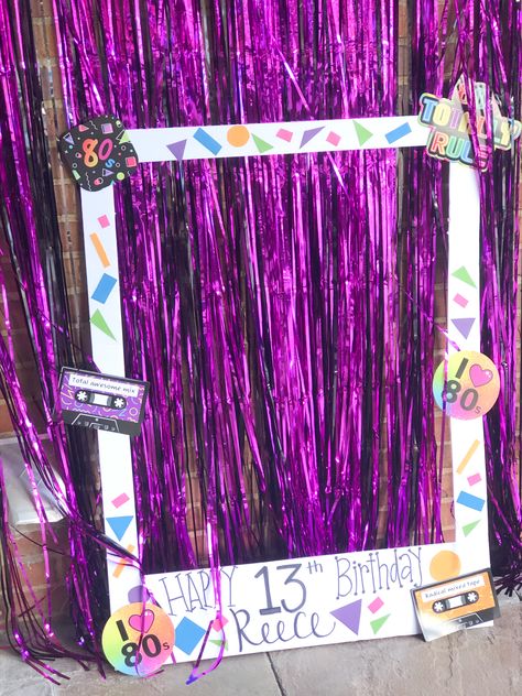 Poloroid Frame Diy Photo Booth, Diy Photo Booth Frame Birthdays, Photo Booth Ideas For School, Y2k Booth Design, Diy Polaroid Photo Booth, How To Make A Photo Booth Frame, Diy Selfie Booth, Stand Photo Anniversaire, Diy Photo Frames For Parties