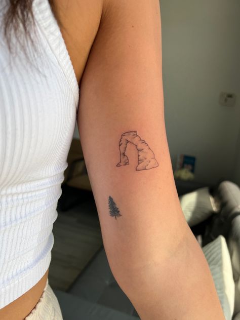 Small Utah Tattoo, Cute Small Nature Tattoos, Utah Arches Tattoo, Olympic National Park Tattoo, Arches Tattoo Utah, Arch Tattoo Design, Utah Stamp Tattoo, Acadia National Park Tattoo, Moab Tattoo Ideas