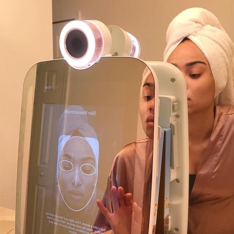 822 Likes, 65 Comments - HiMirror (@himirror_us) on Instagram: “#HiMirror- a beauty consultant for the comfort of your own home. The ultimate combination of beauty…” Symphani Soto, Interactive Mirror, Tarte Concealer, Body Scanner, Cut Crease Tutorial, Beauty Counter, Mirrors For Makeup, Polaroid Wall, Beauty Technology