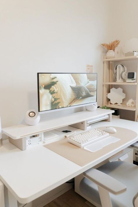 Aesthetic Workspace, Cozy Gaming Setup, Off White Kitchen, Off White Kitchen Cabinets, Home Office Aesthetic, Space Dresses, Calm Aesthetic, Elegant Home Office, Cozy Gaming