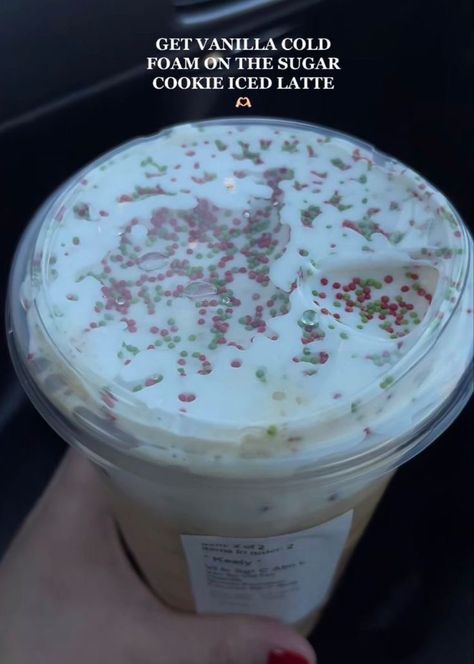 Sugar Cookie Almond Milk Latte, Kawa Starbucks, Sweet Cold Foam, Starbucks Fall Drinks, Starbucks Drink Menu, Starbucks Holiday Drinks, Almond Milk Latte, Starbucks Secret Menu Recipes, Cold Starbucks Drinks