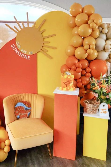 Sunshine Backdrop Party Ideas, Sunshine Backdrop Ideas, Ray Of Sunshine Backdrop, Sunshine Birthday Theme Decor, Sunshine Baby Shower Centerpieces, Hello Sunshine Baby Shower Theme, A Ray Of Sunshine Baby Shower Ideas, Summer Time Baby Shower Ideas, Our Little Ray Of Sunshine Baby Shower Theme