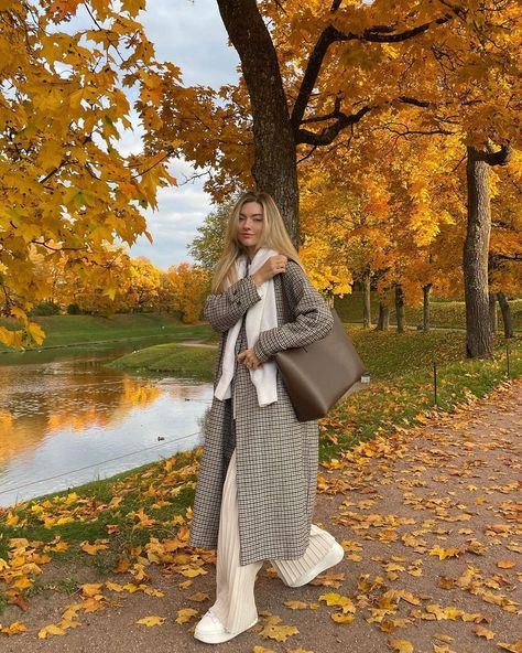 Liza Rudkevich, Fall Picnic, Autumn Instagram, Corporate Fashion, Fall Photoshoot, Fall Fits, Fall Pictures, Autumn Cozy, Autumn Activities