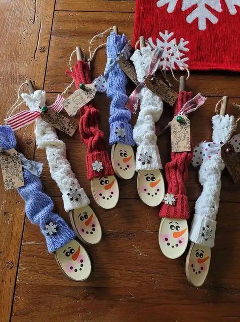 40+ Super Easy Christmas Crafts for Kids to Make - HubPages Wooden Spoon Snowman Craft, Snowmen Crafts, Christmas Spoons, Snowmen Ornaments, Spoon Crafts, Christmas Crafts For Kids To Make, Christmas Gift Basket Ideas, Handmade Christmas Crafts, Christmas Crafts To Make