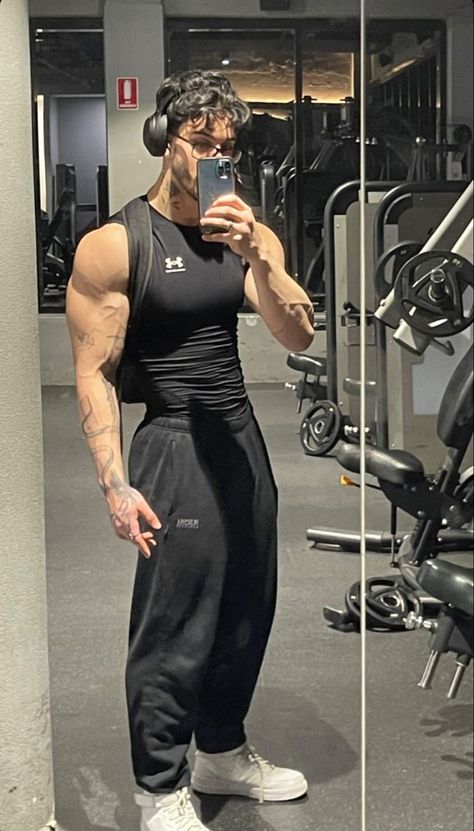 Mens Gym Outfits, Gym Fits Men, Gym Goals, Gym Boy, Gym Guys, Gym Outfit Men, Gym Fits, Mens Casual Dress Outfits, Gym Outfits