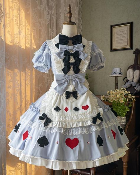 😍Plus size friendly alice vibes sweet Lolita dress with apron, black and blue available. 👉Search 'PSS-024' for black, 'PSS-023' for blue on devilinspired.com #devilinspired #sweetdress #sweetlolitafashion #lolitacoord #lolitafasion #aliceinwonderland Wonderland Outfit, Alice In Wonderland Outfit, Dress With Apron, Clown Dress, Alice Costume, Alice In Wonderland Dress, Wonderland Dress, Alice In Wonderland Costume, Alice Blue