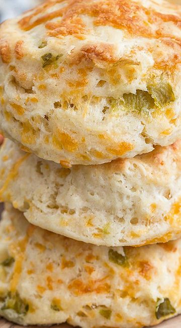 Hatch Chili Recipes, Green Chile Recipes, Green Chili Recipes, Chile Recipes, Cheddar Biscuits, Biscuit Bread, Biscuit Rolls, Green Chili, Green Chile