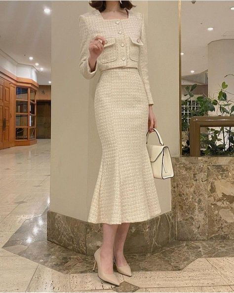 Sunday Dress Outfit, Tweed Outfit, Best Winter Outfits, Mode Chanel, Sunday Dress, Modest Dresses Casual, Korean Fashion Dress, Quick Outfits, Classy Dress Outfits