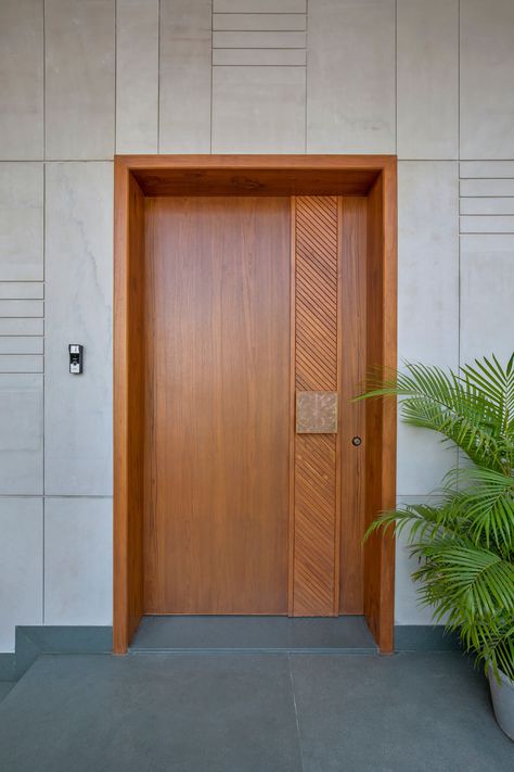 Main Door Entry Wall Design, Single Door Entrance Design, Front Door Wall Design, Wooden Door Panel Design, Villa Main Door Design, Main Door Wall Design, Minimal Door Design, Main Door Wooden Design, Contemporary Main Door Design