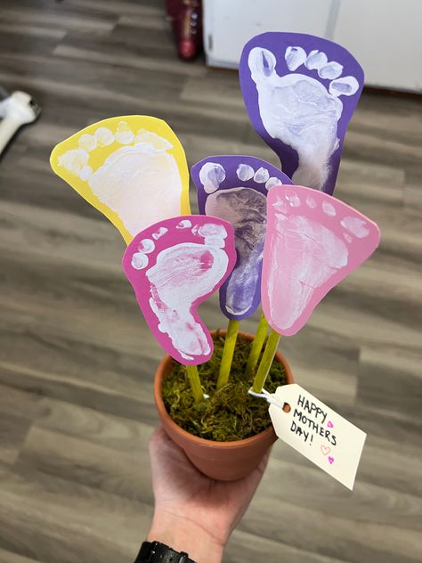 Flower Pot Arrangements, Coffee Stir Sticks, Pot Arrangements, Mother Days, Lilly Flower, Faux Moss, Toddler Art Projects, Coloured Paper, Painted Flower Pots