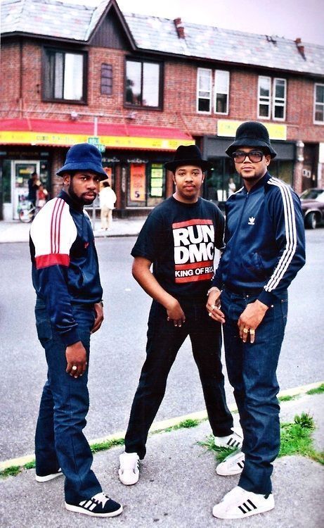 Run Dmc Costume, 80s Hip Hop Fashion, 80s Rap, White Shots, 90s Rappers, 80s Hip Hop, Hip Hop Classics, 80s Theme, Music Rap