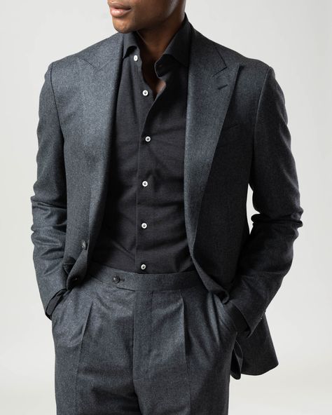 Heathered Grey Suit Men, Charcoal Suit With Black Shirt, Charcoal Suit Black Shirt, Men Dark Grey Suit, Gray Suit With Black Shirt, Dark Grey Outfit Men, Dark Gray Suits For Men, Dark Gray Suit Wedding, Charcoal Suit Men