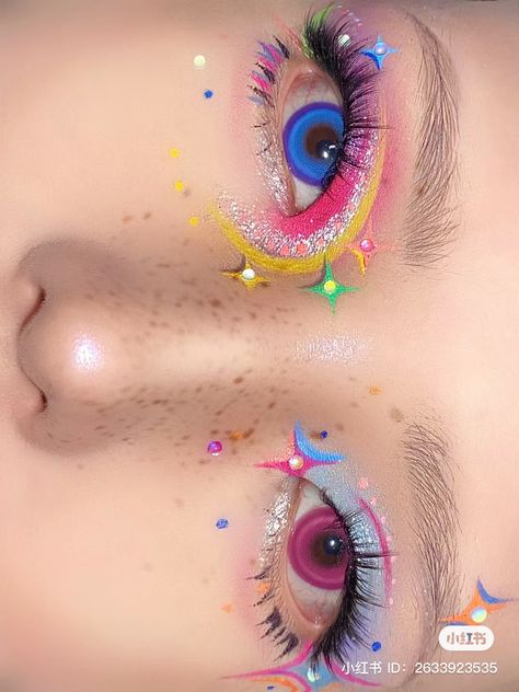 Blue Purple Eye Makeup, Hyperpop Makeup, Funky Makeup Creative, Спонж Beauty Blender, Unique Makeup Looks, Make Up Yeux, Perfect Mascara, Rainbow Eye Makeup, Maquillage On Fleek