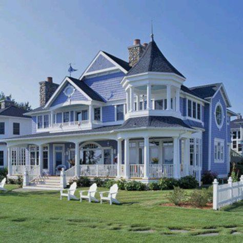 A Blue Victoria House, Very Nice Love the Porch up in the second floor Modern Victorian Homes, Fairytale Land, Victorian Style House, Victorian Style Homes, Porch And Balcony, Casas Coloniales, Interior Vintage, Victorian Mansions, Casa Vintage