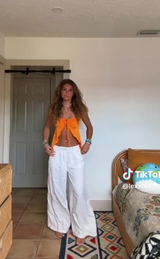 credit-lexi hidalgo Hawaii Inspo Outfits, Lexi Hidalgo Outfits Aesthetic, Lexi Hadigalo, Lexi Hidalgo House, Lexi Hildago Outfits, Lexi Hidalgo Outfits, Beachy Clothes, Lexi Hidalgo, Boho Fits