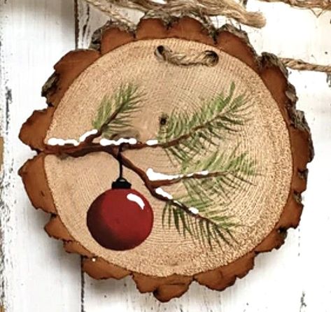 Wood Projects Painting, Wooden Slices Ideas Christmas, Christmas Ornaments Easy, Wood Disc Painting Ideas, Round Wood Slices Ideas, Ornaments Diy Ideas, Painting Wood Ornaments Diy, Christmas Home Made Decorations, Wooden Xmas Ornaments