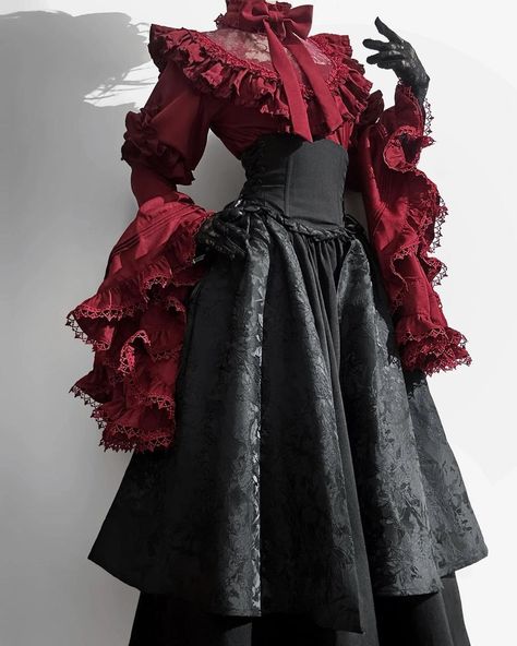 1930s Gothic Fashion, Dark Gothic Dress, Soft Vampire Aesthetic Outfit, Spider Themed Outfit, Witch Dress Aesthetic, Goth Fashion Outfits, Gothic Red Dress, Gothic Fashion Aesthetic, Black And Red Prom Dress