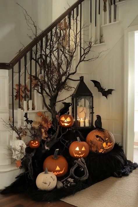 Halloween Decor Hallway, Halloween Foyer Decorating Ideas, Halloween Entrance Decor, Entryway Halloween Decor, Halloween Foyer, Halloween Decor Diy Indoor, Halloween Entryway Decor, Haloween Decor, Halloween Entryway