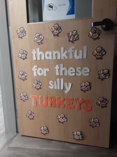 Daycare Thanksgiving Bulletin Boards, Fall Door For Preschool, Thanksgiving Class Door Decorations, Fall Preschool Classroom Door Ideas, Thanksgiving Decorations For Daycare, Small Daycare Classroom Setup, Fall Thanksgiving Classroom Door, Thanksgiving Door Decorations Classroom Turkey, November Daycare Bulletin Boards