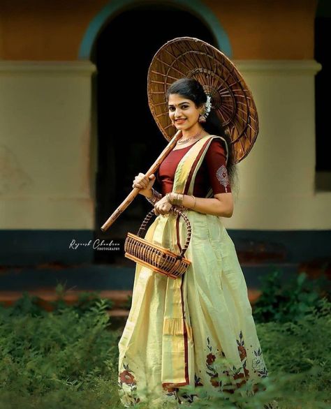 Onam Photography, Onam Photoshoot Ideas, Onam Pictures, Dhavani Set, Onam Photos, Kerala Girl, Kerala Dress, Onam Outfits, Indian Culture And Tradition