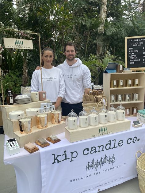 Candle Pop Up Shop Display, Craft Fair Candle Display Ideas, Candle Market Table Display, Stall Display Ideas Market, Modern Craft Booth Display, Craft Show Candle Display Ideas, Wax Melt Market Stall Display Ideas, Candle Market Display Ideas, Market Stall Candles