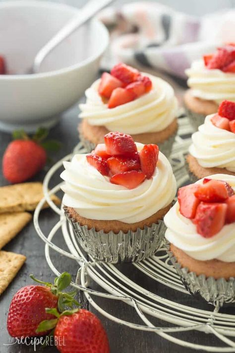 Strawberry Cheesecake Cake Recipe, Strawberry Cheesecake Cake, Strawberry Cheesecake Cupcakes, Cheesecake Cupcakes Recipe, Cheesecake Cake Recipes, Strawberry Cheesecake Recipe, Cheesecake Cupcakes, Strawberry Cream Cheese, Spring Celebration