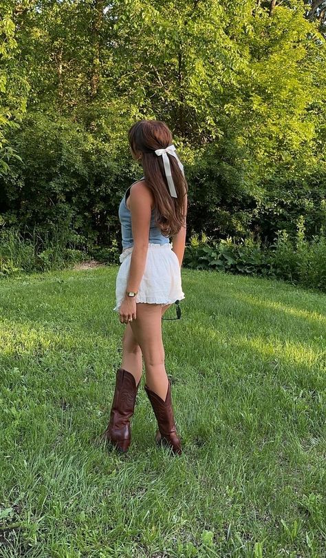 Cowgirl Cute Outfits, Cottage Core Cowgirl, Boots And Hearts Outfits, Stagecoach Picture Ideas, Country Side Outfits Women, Tennessee Outfits Summer, Boots And Hearts Festival Outfits, Cowgirl Boots Outfit Aesthetic, Girly Cowgirl Outfits