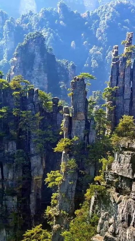 Karst Landscape, Chinese Mountains, Mountain Trekking, Yangtze River, Mountain Landscape Photography, Himalayan Mountains, Zhangjiajie, Desert Landscapes, Beautiful Landscape Photography