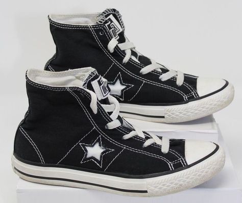 Converse Model, Dr Shoes, Shoes For Boys, Converse One Star, Shoe Inspo, Swag Shoes, Style Sneakers, Unisex Shoes, One Star