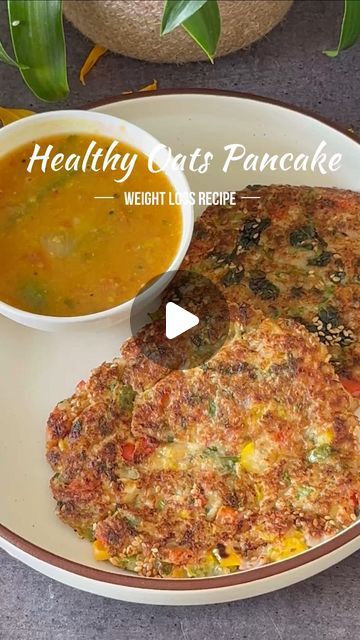 Preetha Athrey on Instagram: "Healthy Oats Pancakes | Great Weight Loss Recipe   Looking for something different to make with Oats for your breakfast? Here is one recipe that is quick to make, is healthy, has minimal ingredients and comes with great flavour. This is great for people who are looking for weight-loss recipes  So do give this a try at home and follow my channel for more such easy-to-make delicious recipes and like, share and comment 😍  Ingredients: * 1 cup Rolled Oats or instant oats * 2 tbsp Dahi (yogurt) * Water - as required * 1/4 cup Onions, chopped * 1/2 cup Red, Yellow and Green Capsicum, chopped * 2 tbsp boiled corn * Fresh Dhania * Salt to taste * 1 tsp mixed herbs * Oil for cooking * Sesame Seeds for garnish  Method: 1. In a mixer, grind the oats into a fine powder. How To Loss Weight In A Week At Home Food, Plain Oats Recipes, Oats Recipes Indian For Diet, Oats Uttapam Recipe, Oats Recipes Indian Healthy, Oats Indian Recipes, Indian Food Recipes Easy Healthy, Oats Breakfast Recipes Indian, Healthy Indian Breakfast Recipes